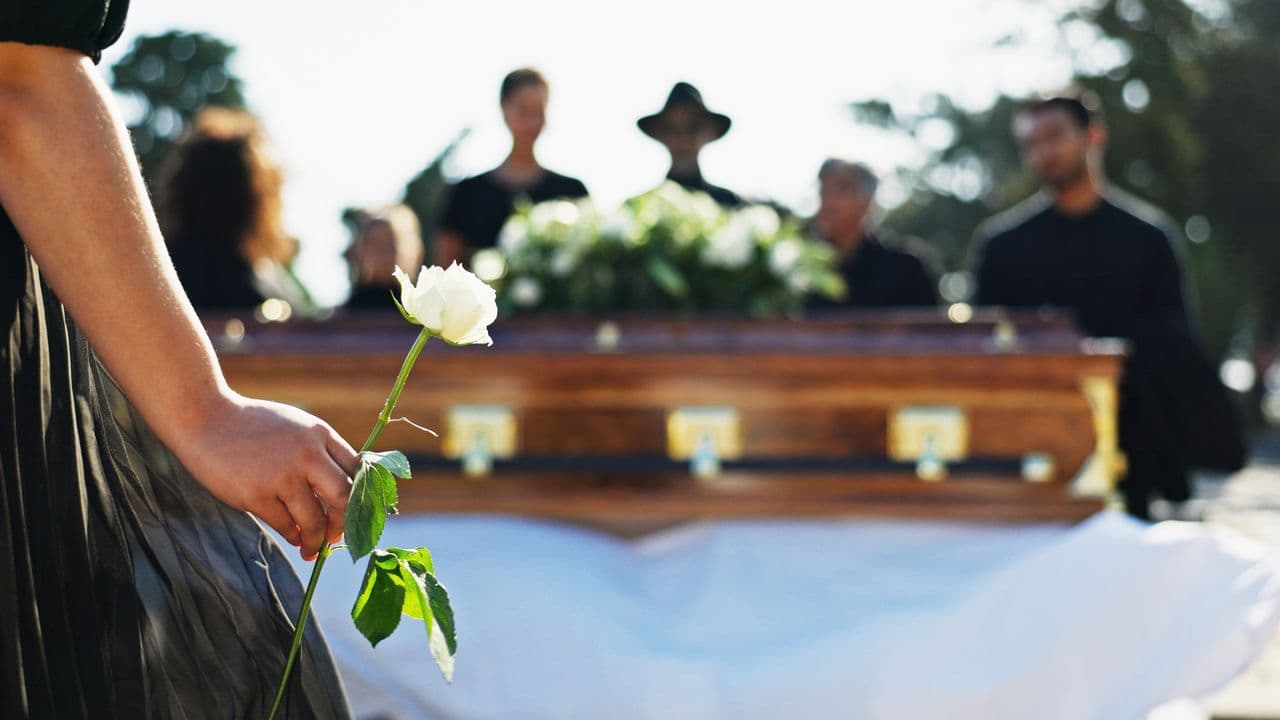 A 41 anni pianifica il suo funerale: «È un atto d'amore per chi resta»