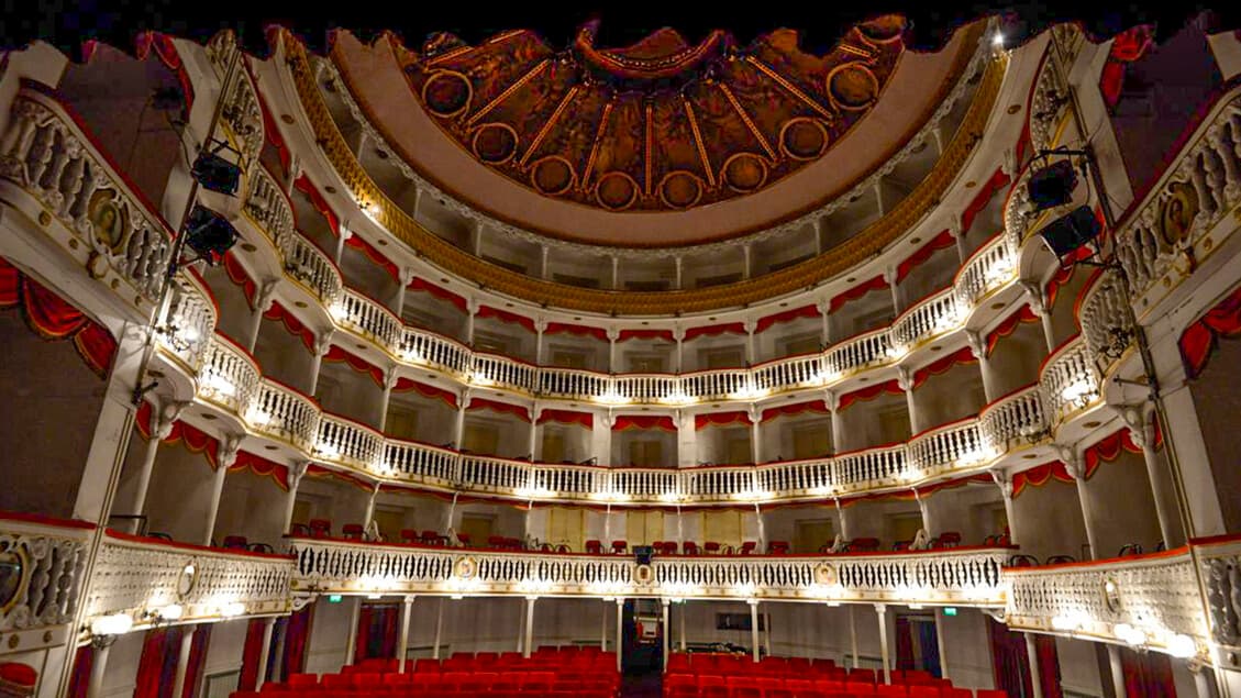 Teatro Sannazaro: 177 anni di storia napoletana sul palco