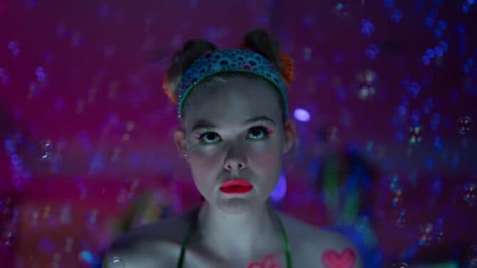 Elle Fanning protagonista della serie Apple TV che sfida i tabù sociali