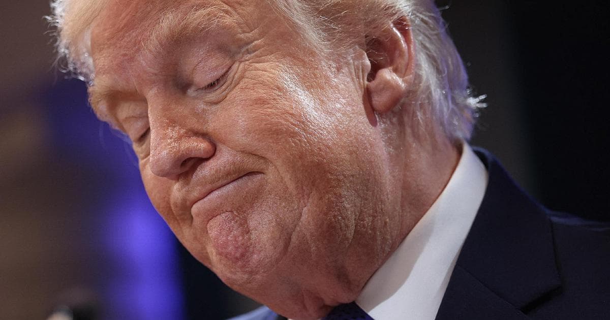 Trump furioso contro i giudici: 'Folli e influenzati da Cina, nuovi dazi al 10%'