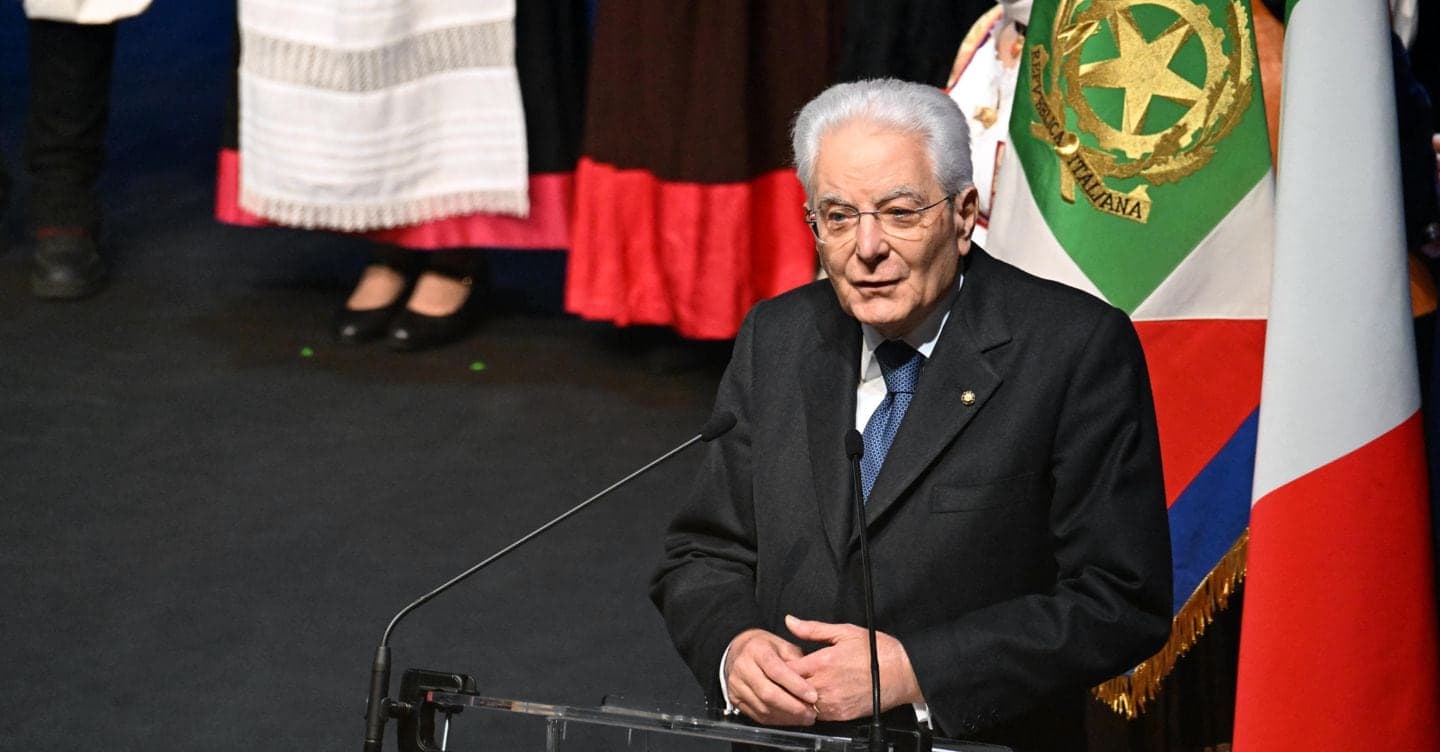 Mattarella richiama al rispetto tra istituzioni