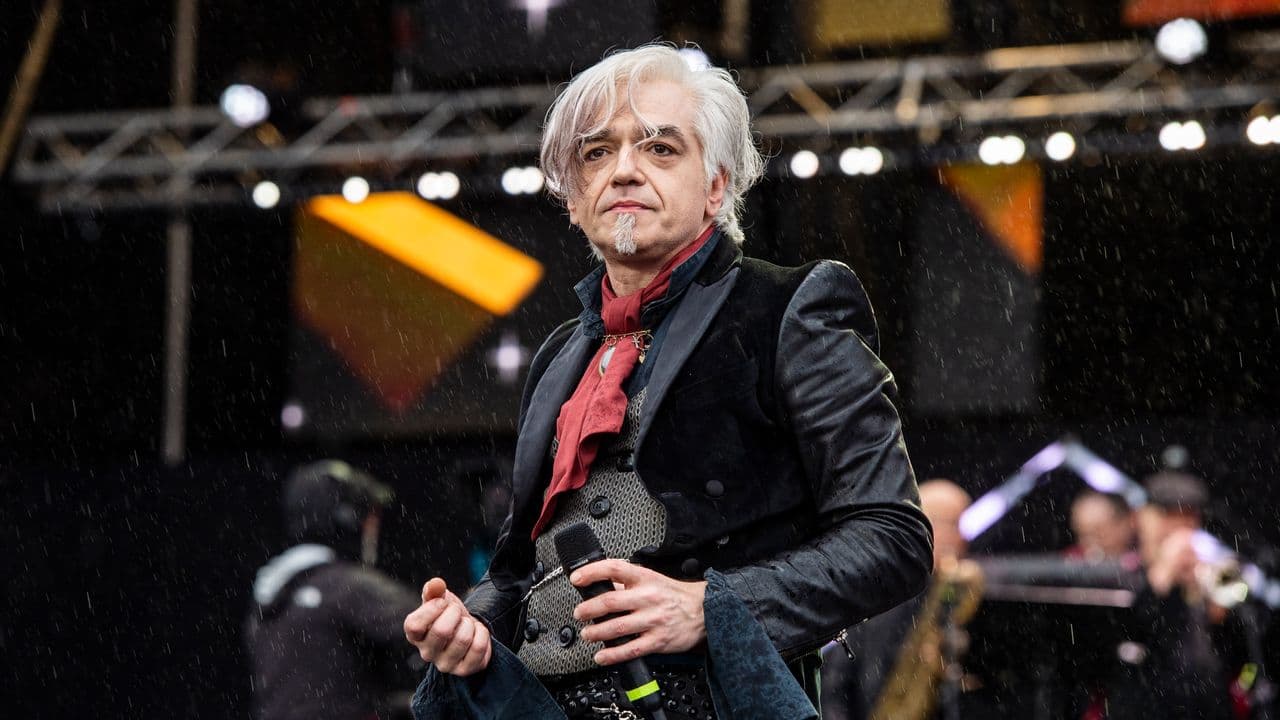 Morgan rinuncia al palco di Sanremo 2026: resterà dietro le quinte