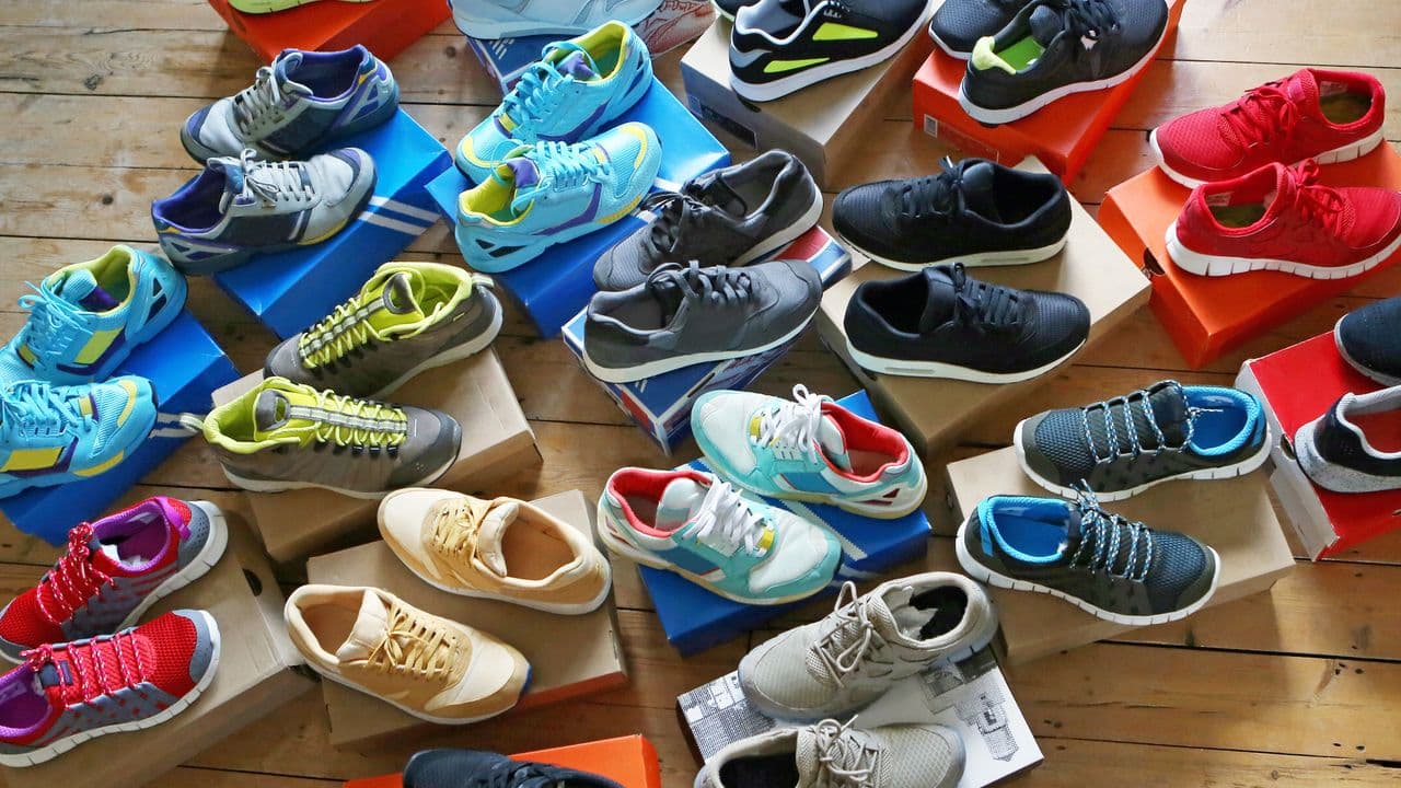 Fine dell'era sneakers: le scarpe alternative che conquisteranno il 2025