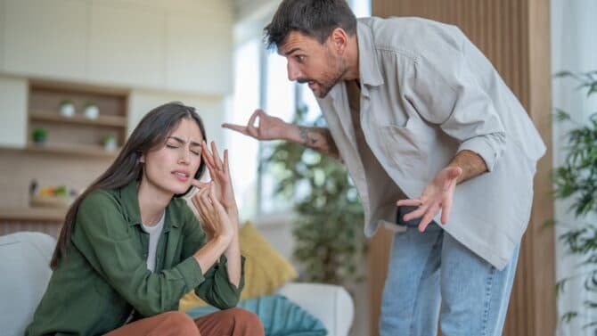 Gaslighting: il tradimento invisibile che distrugge più dell'infedeltà