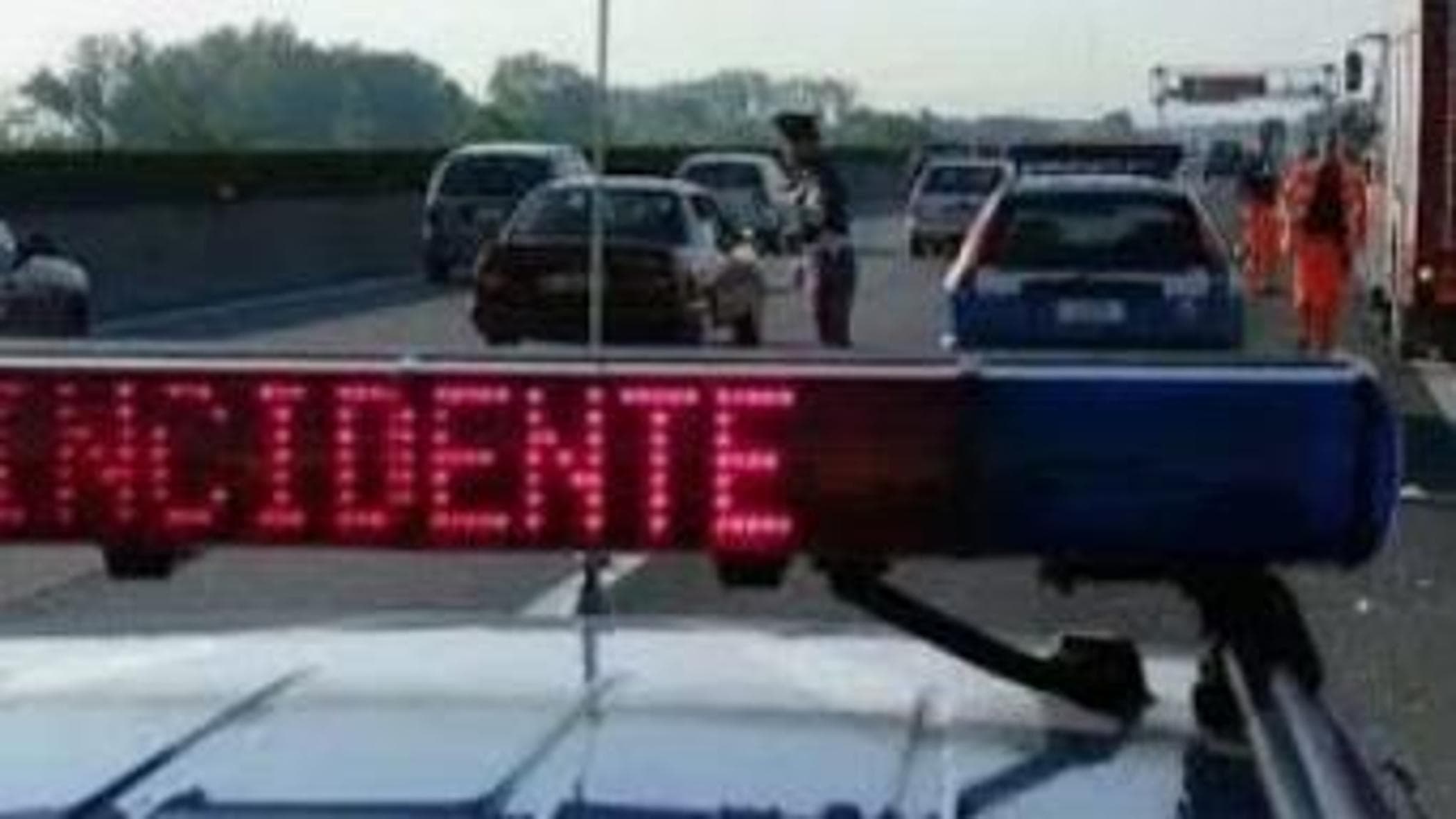 Tragedia sul Gra: motociclista muore in incidente, traffico in tilt